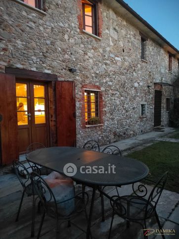 Casa indipendente in residenziale in 