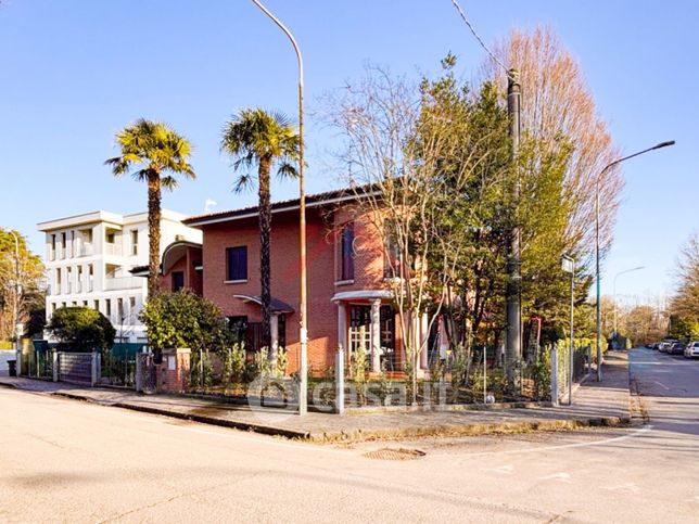 Casa bi/trifamiliare in residenziale in Via Santa Croce