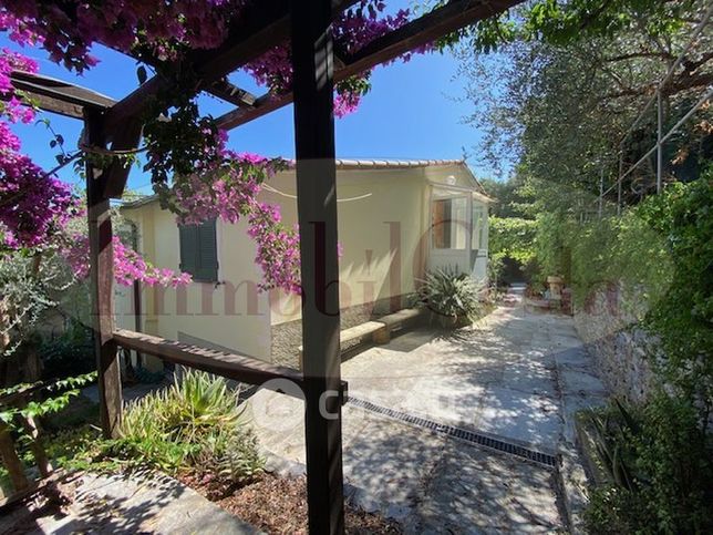 Casa bi/trifamiliare in residenziale in Via Milite Ignoto