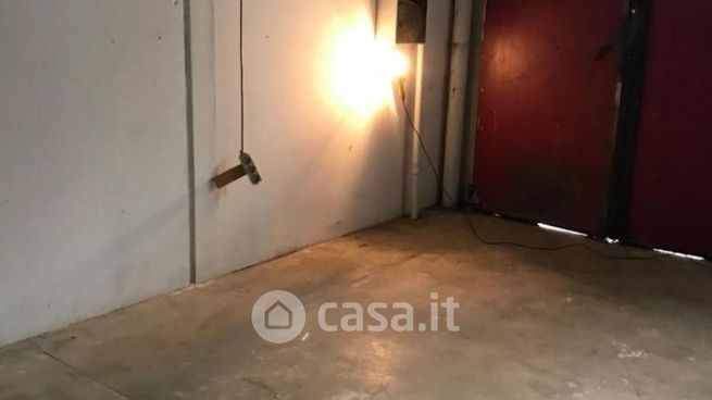 Capannone in commerciale in 