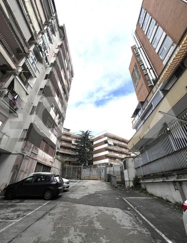 Box/posto auto in residenziale in Viale Maria Bakunin