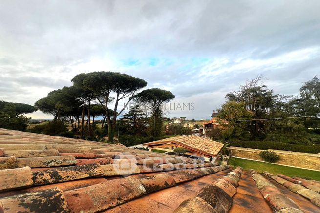 Appartamento in residenziale in Via Falconella