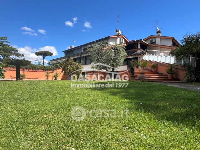 Villa in residenziale in Via Demostene