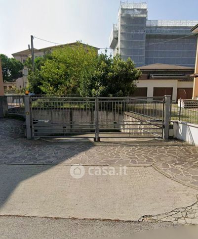 Box/posto auto in residenziale in Via Alcide de Gasperi 7