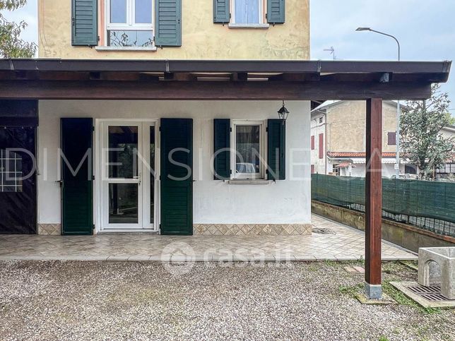 Casa indipendente in residenziale in 
