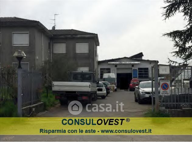 Capannone in commerciale in Via Giuseppe Parini 112