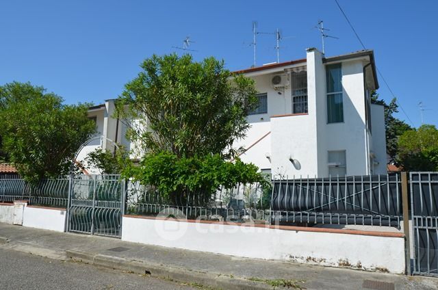 Villetta a schiera in residenziale in Via Monte Bianco