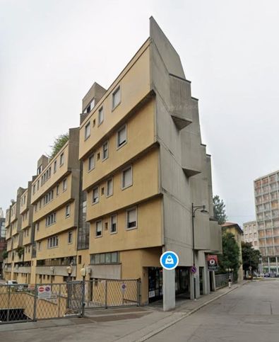 Box/posto auto in residenziale in Via Galileo Galilei 4