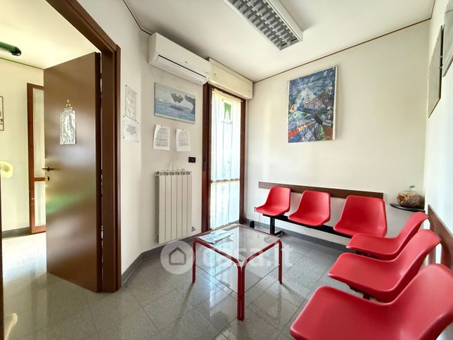 Ufficio in commerciale in 