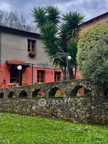 Casa indipendente in residenziale in 