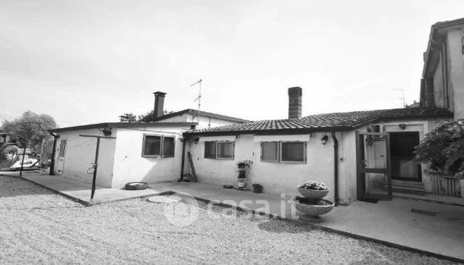 Casa indipendente in residenziale in Via Crosara
