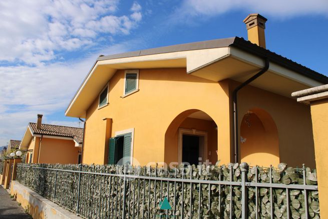 Casa indipendente in residenziale in Via Colle Palombara