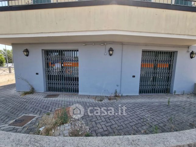 Ufficio in commerciale in Via San Pellegrino 1