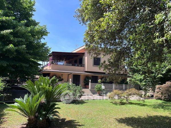 Villa in residenziale in Via Luigino Tandura 20