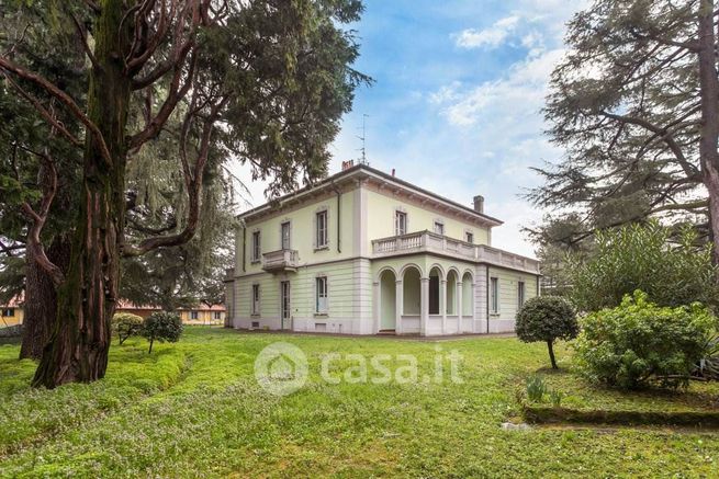 Villa in residenziale in Via Roma 17