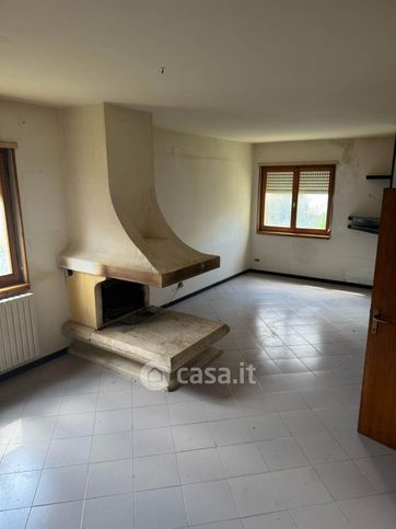 Casa indipendente in residenziale in 