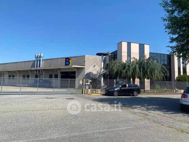 Capannone in commerciale in Via Pescarito 110