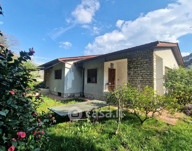 Casa indipendente in residenziale in 