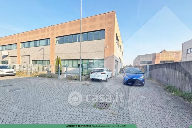 Capannone in commerciale in Via I Maggio 10