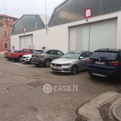 Capannone in commerciale in Via Radici 61