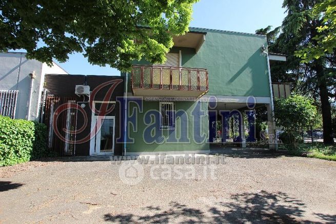 Ufficio in commerciale in Via Bizzarri 1