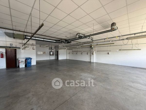 Capannone in commerciale in Via dei Ceramisti 6 B