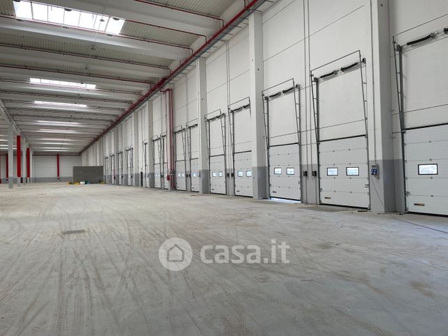Capannone in commerciale in Strada dei Vaccari