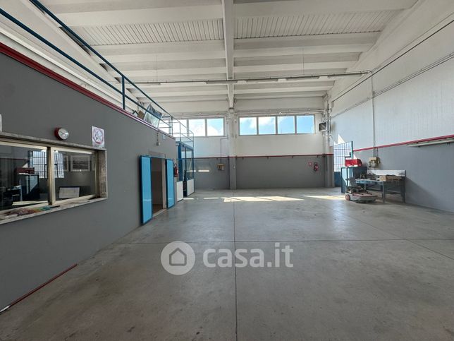 Capannone in commerciale in Via Eva Ed Adamo 2