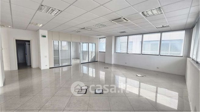Ufficio in commerciale in 
