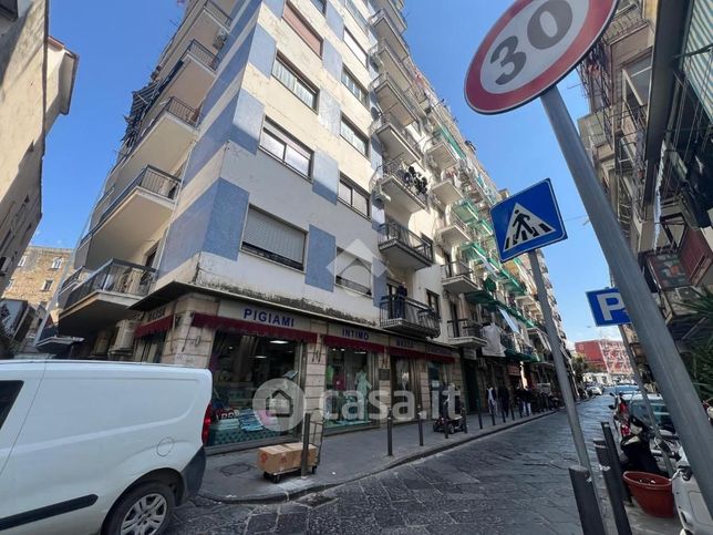 Capannone in commerciale in Via San Cosmo Fuori Porta Nolana 107