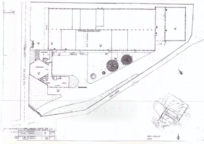 Capannone in commerciale in Via Lario