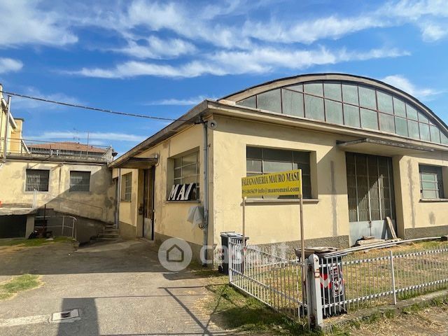 Capannone in commerciale in 
