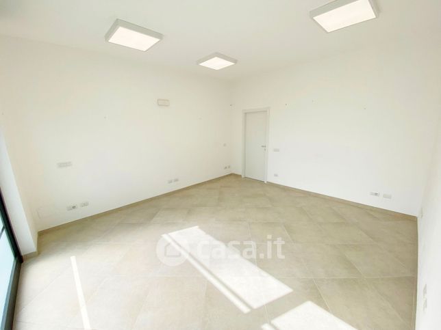 Ufficio in commerciale in Via Colli di S. Erasmo 21
