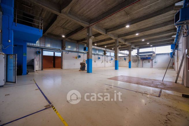 Capannone in commerciale in Via Alessandria