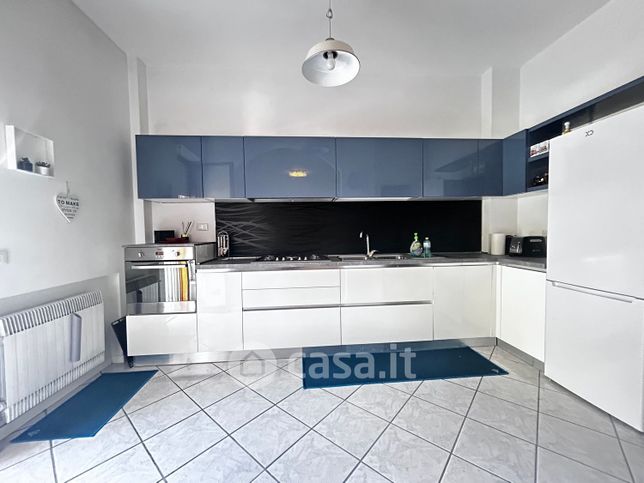 Casa bi/trifamiliare in residenziale in
