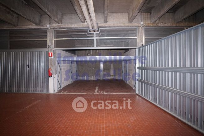 Box/posto auto in residenziale in Strada Anulare 11