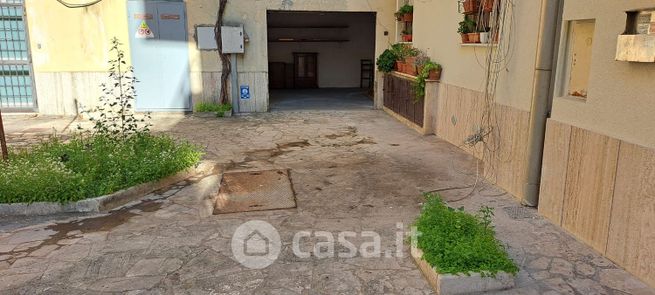 Garage/posto auto in residenziale in Via Adriano Cecioni