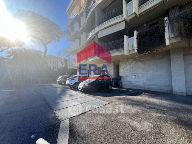 Garage/posto auto in residenziale in Via Villa di Faonte 73