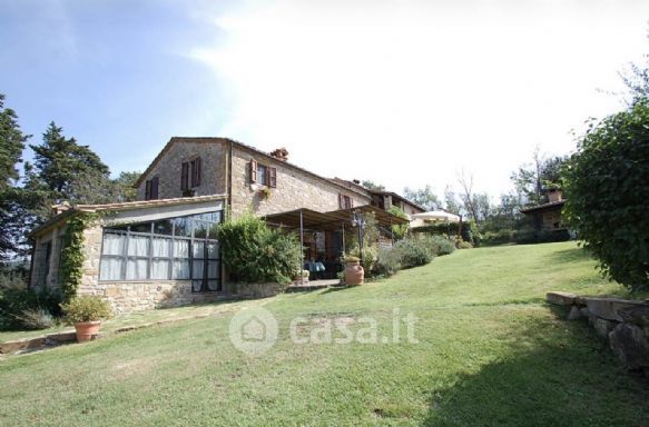 Attivitã /licenza (con o senza mura) in commerciale in 