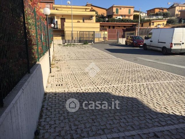 Garage/posto auto in residenziale in Vicolo del Fosso di Sant'Andrea 59