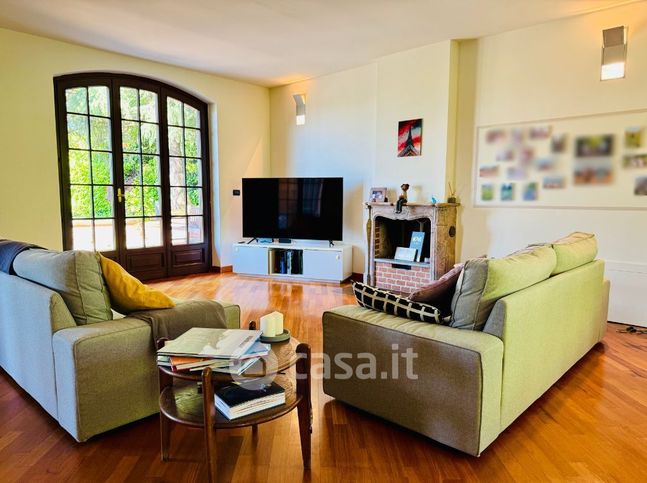 Casa bi/trifamiliare in residenziale in Via Moncucco 2