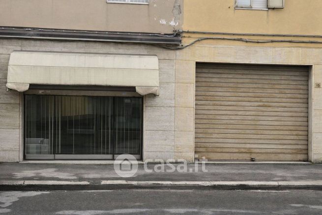 Ufficio in commerciale in 