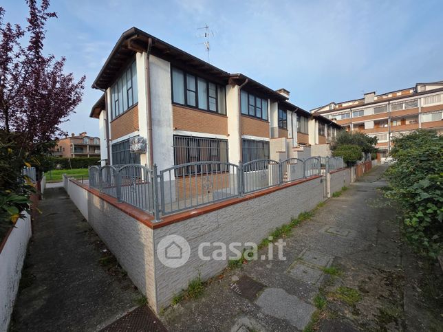 Villetta a schiera in residenziale in Via Milano 128