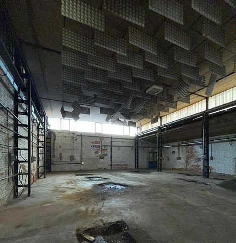 Capannone in commerciale in 