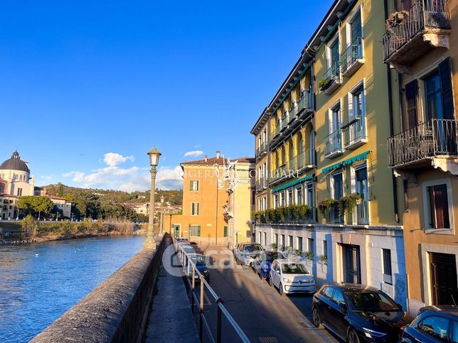 Appartamento in residenziale in Lungadige Riva-Battello