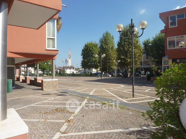 Ufficio in commerciale in Via Roma