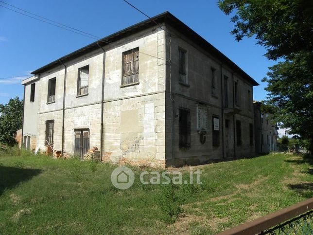 Casa indipendente in residenziale in Via Mandriole 210