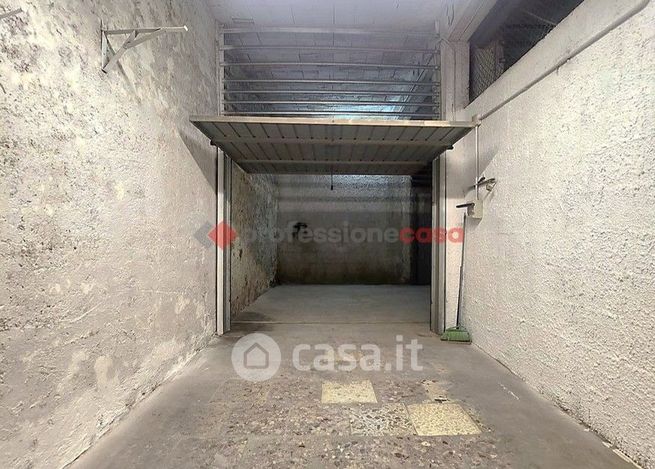 Box/posto auto in residenziale in Via Giulio Cesare 73