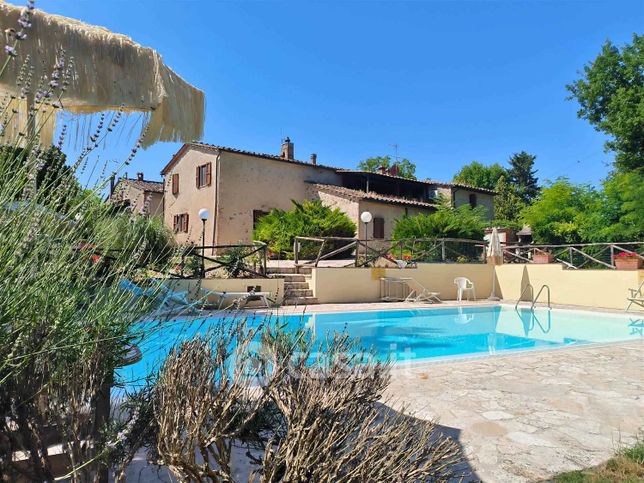 Rustico/casale in residenziale in Località La Croce