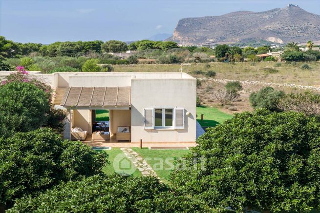 Villa in residenziale in Strada Costiera di Mezzogiorno